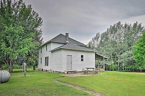 Remodeled Cecil Farmhouse, Near Shawano Lake!