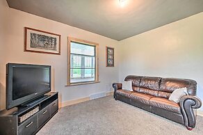 Remodeled Cecil Farmhouse, Near Shawano Lake!