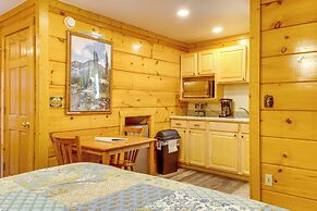 3 Mi to Dollywood: Pigeon Forge Resort Studio!