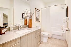 Beautiful Townhome - Steps to Downtown Boise!