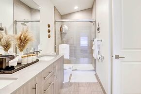 Beautiful Townhome - Steps to Downtown Boise!