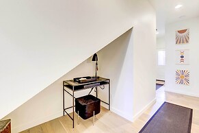 Beautiful Townhome - Steps to Downtown Boise!