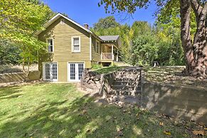 Pet-friendly Cottage w/ Fire Pit - 3 Mi to Siu!