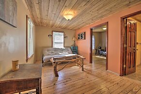 Pet-friendly Cottage w/ Fire Pit - 3 Mi to Siu!