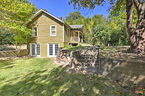 Pet-friendly Cottage w/ Fire Pit - 3 Mi to Siu!