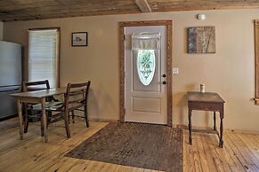 Pet-friendly Cottage w/ Fire Pit - 3 Mi to Siu!
