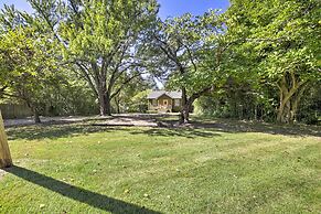 Pet-friendly Cottage w/ Fire Pit - 3 Mi to Siu!
