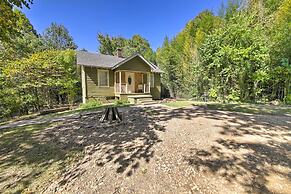 Pet-friendly Cottage w/ Fire Pit - 3 Mi to Siu!
