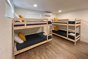 Deck, Games & Fire Pit: Modern Pine Cabin!