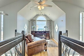 Sun-soaked Coastal Cottage w/ Deck + Walk to Beach