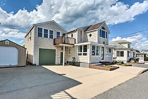 Sun-soaked Coastal Cottage w/ Deck + Walk to Beach