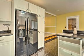 Sun-soaked Coastal Cottage w/ Deck + Walk to Beach