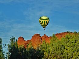 Pet-friendly Sedona Home w/ Yard & Hot Tub!