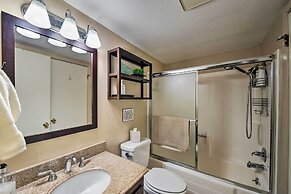 Condo on Golf Course: 2 Mi to Grindstone Lake!