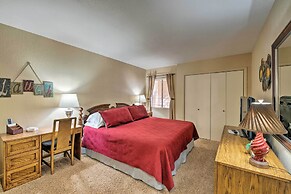 Condo on Golf Course: 2 Mi to Grindstone Lake!