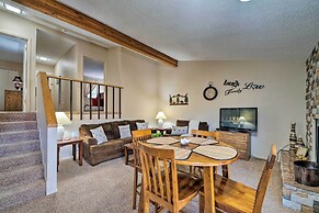 Condo on Golf Course: 2 Mi to Grindstone Lake!