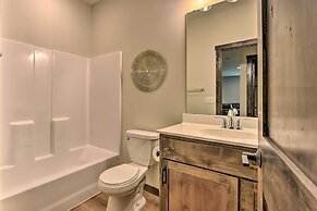 Modern Nisswa Escape w/ Deck: Walk to Gull Lake!