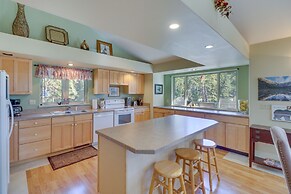 Bigfork Village Retreat - 1 Mi to Flathead Lake!