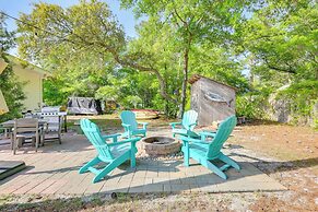 Modern Oak Island Escape: 1 Mile to Long Beach!