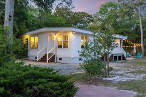 Modern Oak Island Escape: 1 Mile to Long Beach!