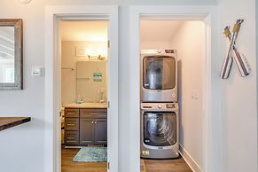 Modern Oak Island Escape: 1 Mile to Long Beach!