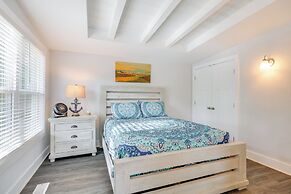 Modern Oak Island Escape: 1 Mile to Long Beach!