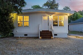 Modern Oak Island Escape: 1 Mile to Long Beach!