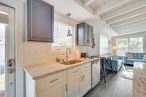 Modern Oak Island Escape: 1 Mile to Long Beach!