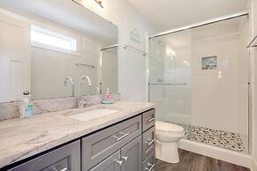 Modern Oak Island Escape: 1 Mile to Long Beach!