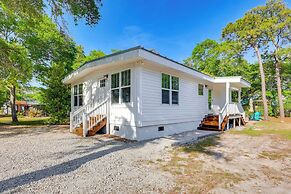 Modern Oak Island Escape: 1 Mile to Long Beach!