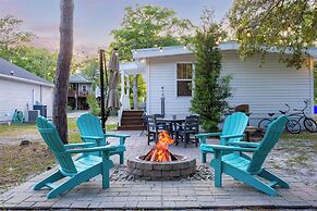 Modern Oak Island Escape: 1 Mile to Long Beach!