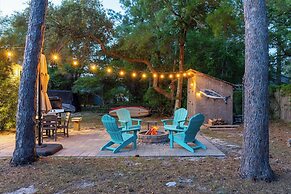 Modern Oak Island Escape: 1 Mile to Long Beach!