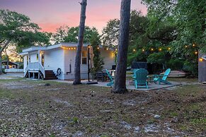 Modern Oak Island Escape: 1 Mile to Long Beach!