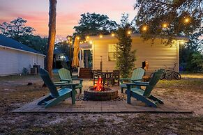 Modern Oak Island Escape: 1 Mile to Long Beach!