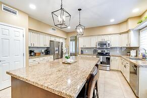 Heated Pool & Fire Pit: Family Home in Chandler