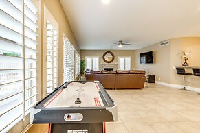 Heated Pool & Fire Pit: Family Home in Chandler