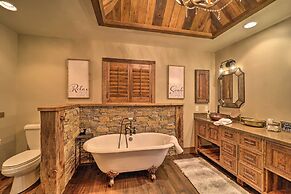 Luxe Beech Mtn Cabin w/ Hot Tub: 2 Mi to Skiing!