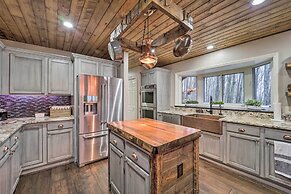 Luxe Beech Mtn Cabin w/ Hot Tub: 2 Mi to Skiing!