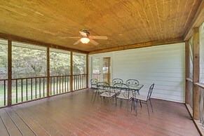 Oak Ridge Retreat w/ Porch < 1 Mi to Downtown