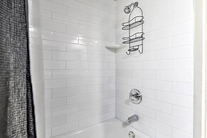 1 Mi to At&t Stadium: Downtown Arlington Home