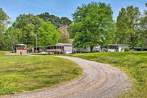 Cozy Hardin Retreat w/ Lake Kentucky View!
