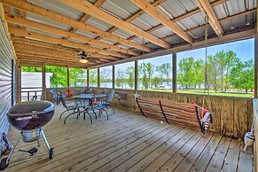 Cozy Hardin Retreat w/ Lake Kentucky View!