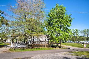 Cozy Hardin Retreat w/ Lake Kentucky View!