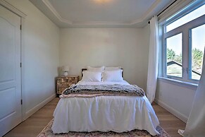 Luxe Getaway w/ Riverfront Views in Grants Pass!