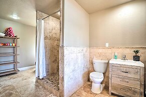 Luxe Getaway w/ Riverfront Views in Grants Pass!