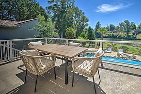 Luxe Getaway w/ Riverfront Views in Grants Pass!
