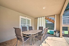 Luxe Getaway w/ Riverfront Views in Grants Pass!