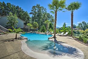Luxe Getaway w/ Riverfront Views in Grants Pass!