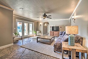 Luxe Getaway w/ Riverfront Views in Grants Pass!