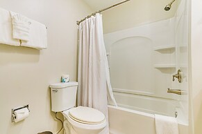 Walk to Beach: Hilton Head Island Tennis Retreat!